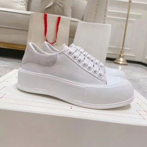 โลโก้แบบกำหนดเอง! รองเท้าผ้าใบเรียบง่ายและทันสมัยพร้อมพื้นรองเท้าหนาที่ระบายอากาศได้ดีและคุณสมบัติกันลื่น - รองเท้าผ้าใบสีขาว - Product Image 4