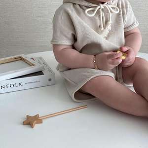 Ensembles de Vêtements Bébé de Haute Qualité pour Enfants et Tout-Petits : T-shirt Extensible en Tissu Gaufré et Short Assorti avec Chapeau et Poche - Product Image 3