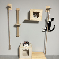 Arbre à chat mural moderne en bois massif - Édition Noël avec griffoir réglable en hauteur, maison et lit pour chat, jouets interactifs