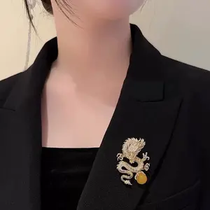 Broche Yumoreal con Diseño del Dragón del Zodiaco Chino, Chapado en Oro Rosa sobre Cobre, con Cristales de Circonita Amarilla, Regalo para el Día del Padre - Product Image 2