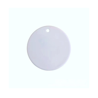 Vente en gros d'ornements de Noël suspendus en céramique, en acrylique et en cristal, en forme de cœur rond, personnalisés