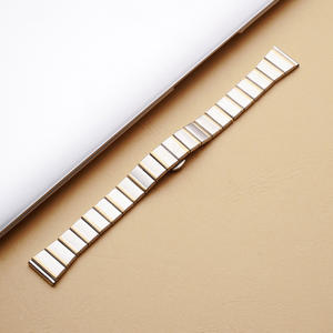 Correa de reloj inteligente delgada para mujer Upro, con hebilla de mariposa de una sola pieza, correa de acero inoxidable para Apple Watch 4/5/6/7/9 Ultra - Product Image 5