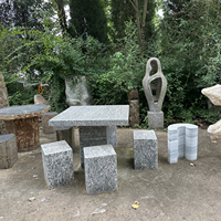 Ensemble table et banc en granit pour extérieur, usage hôtelier, design moderne, durable
