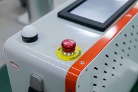 TIPTOP Nouvelle conception 200W Nettoyeur laser portable à impulsions pour le bois et la rouille métallique en quelques secondes Machine de nettoyage laser portable pour la rouille métallique