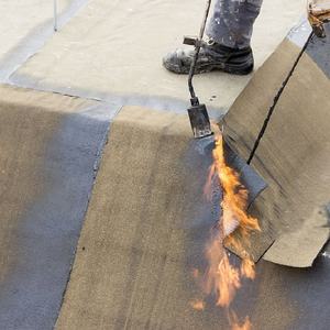 Membrane d'étanchéité en bitume SBS à surface lisse, épaisseur 3 mm, 4 mm, 5 mm pour toiture - Product Image 4