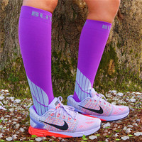 Vente en gros de chaussettes de cyclisme pour hommes Chaussettes de sport en nylon Chaussettes de cyclisme à compression et personnalisées