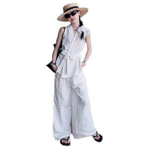 Set di Abbigliamento Estivo per Bambine in Stile Coreano 2025 Nuovo Completo Traspirante in Misto Cotone con Canotta Senza Maniche e <span class=keywords><strong>Pantaloni</strong></span> <span class=keywords><strong>Bianchi</strong></span> per 7 Anni - Product Image 3