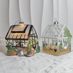 Serre vintage artisanale en verre soufflé avec éclairage, idéale pour les décorations de Noël en verre dans le jardinage - Product Image 1