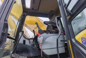 Excavatrice sur chenilles Komatsu PC400 d'occasion, 40 tonnes, modèle 2022, faible nombre d'heures, bien entretenue, pour les grands travaux miniers et les carrières, moteur diesel, pompe - Product Image 5