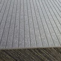 Panneaux acoustiques modernes en polyester à rainures en V pour une absorption acoustique et une réduction du bruit supérieures