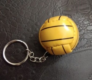Llavero de Waterpolo con Forma de Balón OEM, Acabado Liso, Tacto Suave, Regalo Promocional Premium para Eventos Deportivos - Product Image 2