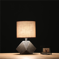 Lampe de table en résine géométrique vintage de haute qualité avec abat-jour, lampe de chevet nordique pour la maison et l'hôtel