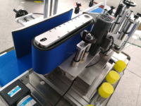 Offre Spéciale automatique de bouteilles en plastique en verre Machine d'étiquetage de bouteilles liquides semi-automatique