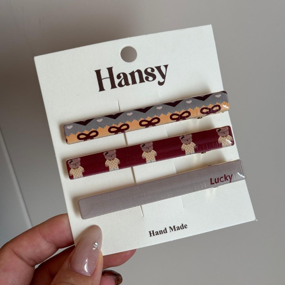 สีเหลืองสีแดงและสีเทาอ่อน