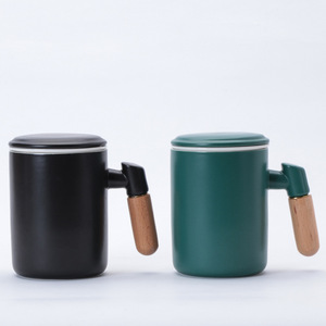 Juego de Tazas de Cerámica Estilo Nórdico con Asa de Madera y Colador de Té, Regalo para Oficina - Product Image 2