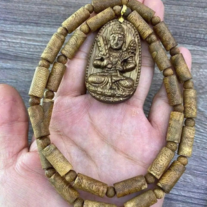 Bracelet en perles d'agarwood naturel fait à la main, perles rondes en bois d'oud, bracelet extensible élastique, bijoux de méditation bouddhiste unisexe - Product Image 1