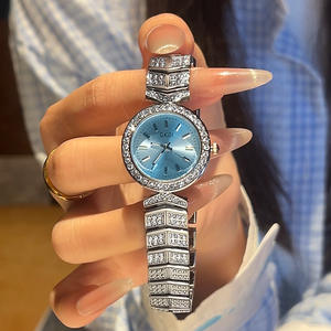 Reloj de Mujer con Aspecto Iced Out, Reloj de Cuarzo con Brazalete de Aleación de Lujo y Gran Atractivo - Product Image 1