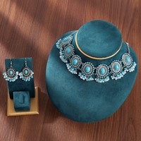 Parure de bijoux vintage ethnique incrustée de pierres turquoise, idéale pour les tenues quotidiennes et les soirées, collier et boucles d'oreilles pour femme