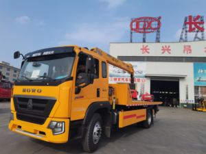 Camion <span class=keywords><strong>de</strong></span> dépannage Howo 4x2 avec grue <span class=keywords><strong>de</strong></span> 6,3 tonnes et plateau à benne basculante, <span class=keywords><strong>en</strong></span> promotion - Product Image 2