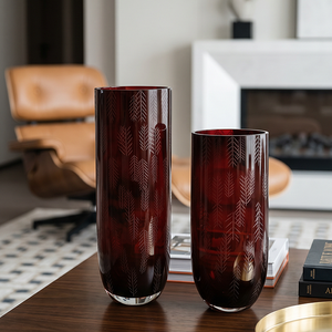 Jarrón de Vidrio Cilíndrico Alto de Lujo para Bodas, Color Rojo Borgoña Intenso con Textura de Hojas, Centro de Mesa Moderno para Decoración Romántica de Hoteles - Product Image 1