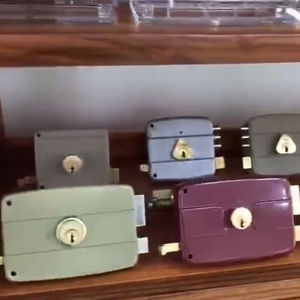 Poignées de porte de sécurité en laiton antique 540 Moyen-Orient, serrure à pêne dormant ronde à 3 points, serrure de porte de jardin en fer avec poignées et clés - Product Image 1