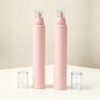 Tube de brillant à lèvres avec applicateur en silicone, 10ml 15ml, logo personnalisé, bouchon à vis transparent, estampage à chaud, emballage vide pour brillant à lèvres