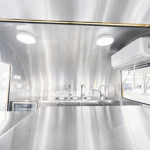 Food Truck Rétro Moderne en Acier Inoxydable, Tôle Galvanisée, Aluminium et Fibre de Verre pour la Restauration Rapide en Extérieur - Product Image 5
