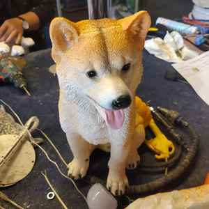 โคมไฟตกแต่งรูปสุนัขนั่งสำหรับวันหยุด ทำจากเรซิ่น เหมาะสำหรับสนามหญ้า สวนสาธารณะ และภูมิทัศน์ - Product Image 1