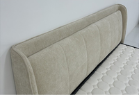 Cadre de lit rembourré Japandi avec tête de lit encadrée pour mobilier de chambre moderne