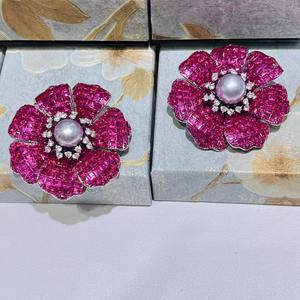 Broche de Abrigo Grande con Diseño de Rosa de Estilo Retro Lujoso, Accesorio de Moda Versátil para Venta al por Mayor y al Detal - Product Image 3