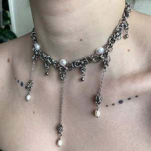 Collier médiéval en acier inoxydable, collier à pointes, ras-de-cou en maille de perles d'eau douce, chaîne de sorcière en maille, cadeau - Product Image 2