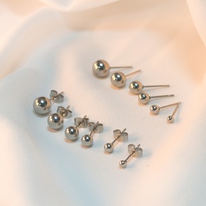 Boucles d'oreilles clous de luxe en acier inoxydable 316L plaqué or, perles rondes, pour femme, prix de gros - Product Image 4