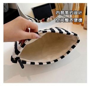 กระเป๋าใส่เครื่องสำอางแบบพกพาสุดหรู ลายทางเฮอร์ริงโบน พิมพ์ลายสกรีนบนผ้าแคนวาส เป็นมิตรกับสิ่งแวดล้อม ขนาดใหญ่ สั่งทำโลโก้ได้ - Product Image 2