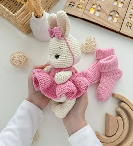 Coniglietto all'Uncinetto con Vestito Carino e Bellissimo Colore Personalizzabile Giocattolo Coniglio Fatto a Mano all'Uncinetto per Bambini - Product Image 6