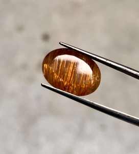 Zafiro Sintético de Corte Ovalado Facetado con Cambio de Color para la Creación de Joyas - Product Image 4