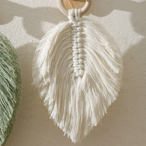 Tapiz decorativo de hojas de macramé bohemio hecho a mano con anillos de madera para decoración del hogar rústico bohemio regalo de guardería - Product Image 5