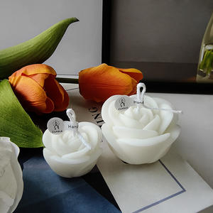 Bougie parfumée à la rose faite à la main et de forme originale pour offrir aux filles et pour les vœux de fêtes - Product Image 3