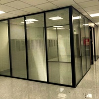 Cloison en verre ventilée à économie d'énergie avec persiennes - Lumière naturelle et refroidissement passif