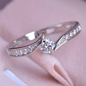 Anello con Design Intrecciato Stile Matrimoniale per Donne - Product Image 4