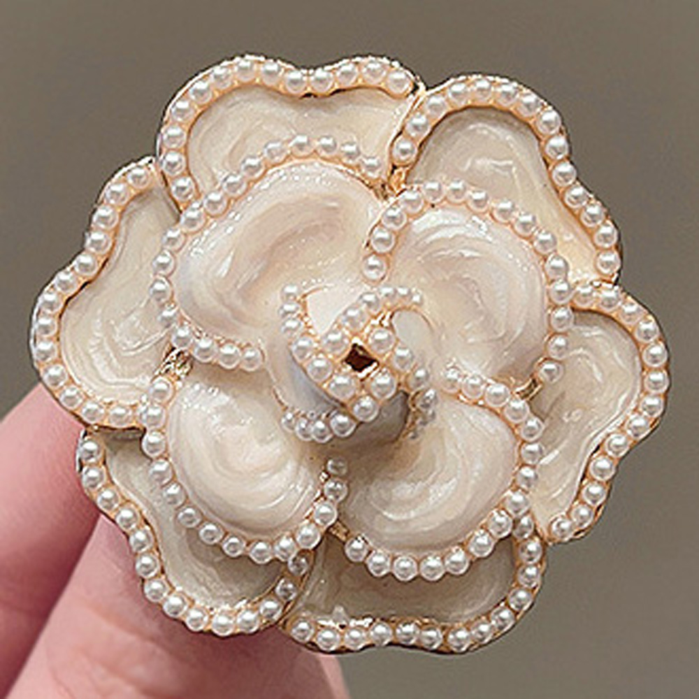 004 Little Pearl Rose White 4.3x4.7cm/23.2g