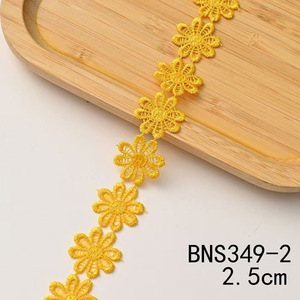 Ruban de dentelle coloré de 2,5 cm, dentelle soluble dans l'eau, motif tournesol - Product Image 2