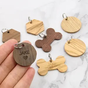 Etiqueta de nombre de cachorro de madera para Collar de mascota Grabado láser Perro CatTag Encantos de madera en blanco