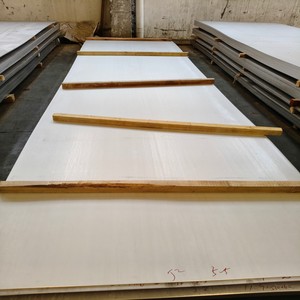 Tô<span class=keywords><strong>les</strong></span> d'acier inoxydable gaufrées multi-grades EN 1.4301 1.4307 1.4401 1.4016 antidérapantes à motif damier pour revêtement mural, résistantes à l'eau et au feu - Product Image 6