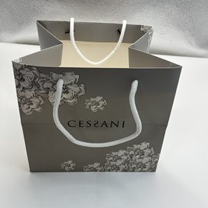 ถุงกระดาษแมตต์แบบพกพาสำหรับบรรจุเสื้อผ้าของขวัญเค้ก - Product Image 4