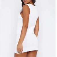Ensemble 2 pièces personnalisé pour femme : Crop top sans manches à nouer devant et mini-jupe moulante, idéal pour les soirées d'été et les clubs