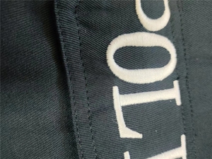 DFW0217 Pulls tactiques en laine (30%) et acrylique (70%) bleu marine foncé, uniformes avec logo brodé et poche poitrine - Product Image 4