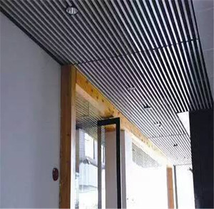 Décoration intérieure en métal, placage aluminium, projet commercial, plafond - Product Image 2