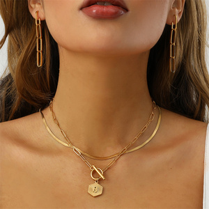 Gargantilla chapada en oro de 18k para mujer, joyerí<span class=keywords><strong>a</strong></span> en capas, cadena de clip de papel ajustable con letra inicial, colgante de moneda, Collar personalizado - Product Image 3