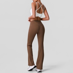 Ensemble de yoga YIYI pour femme avec dos croisé et coussinets, tenue de yoga taille haute avec poches, col en U pour femmes - Product Image 3