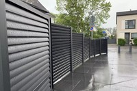 Rampe en alliage d'aluminium de haute qualité, adaptée à divers environnements, tels que les escaliers et les balcons.